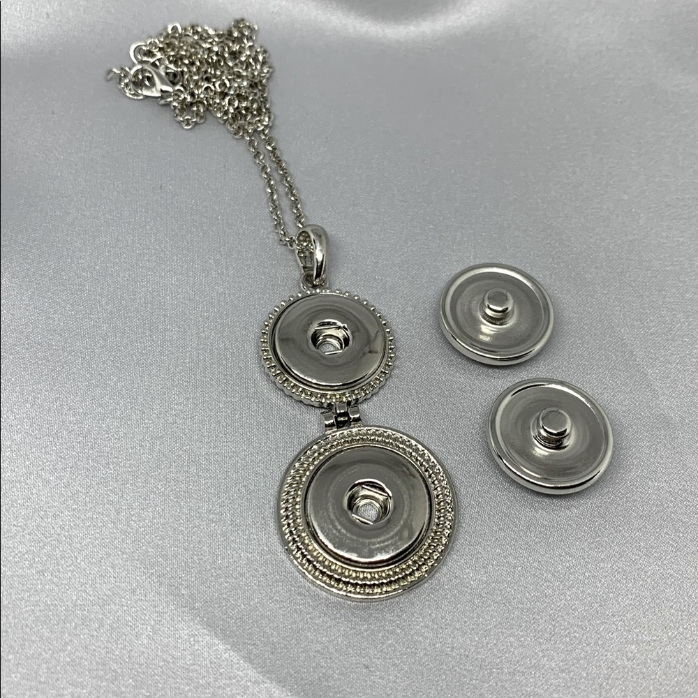 SNOWMAN Double Charm Snap Button Necklace with 2 Charms - Picture 4 of 5